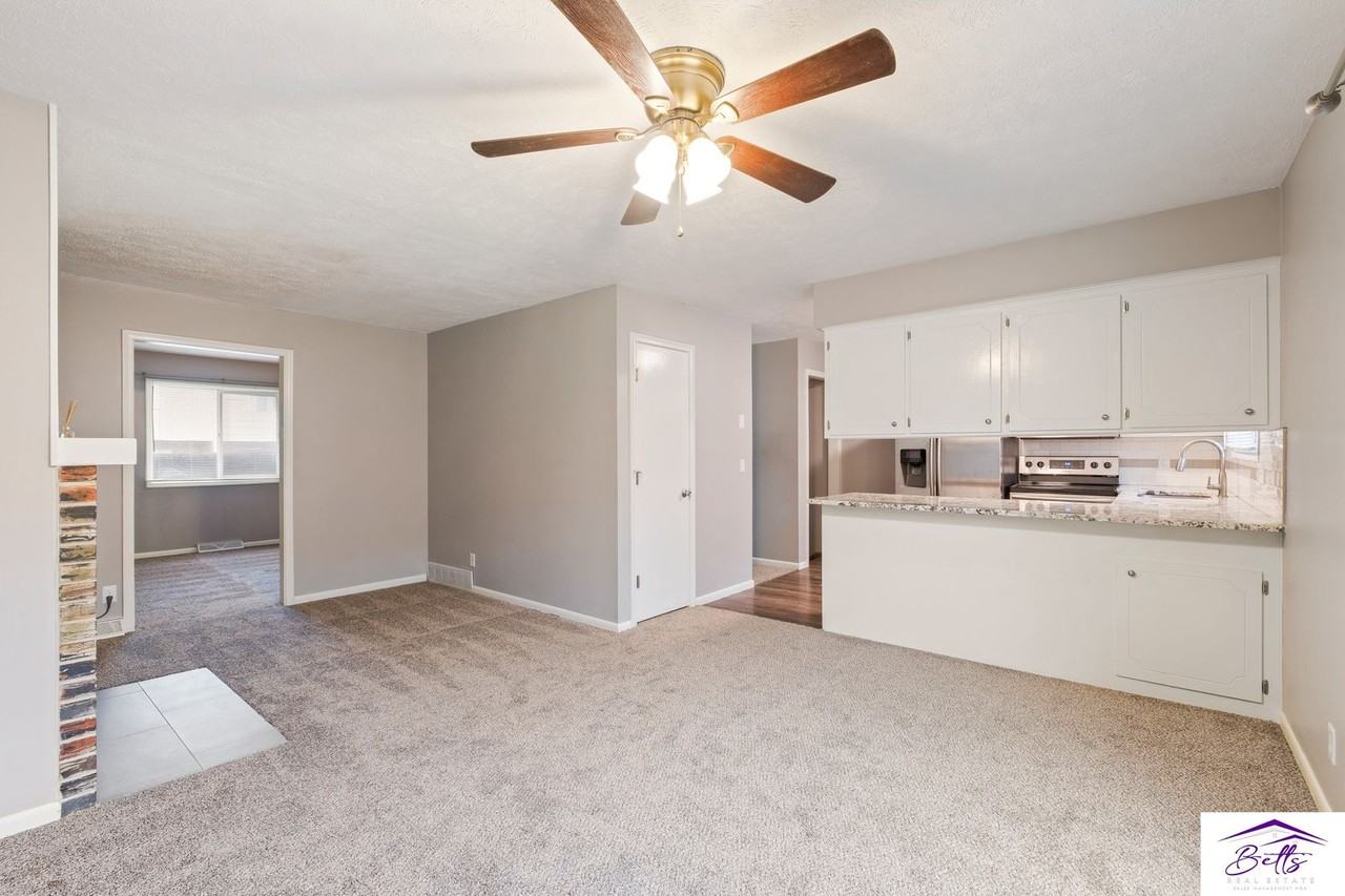 5132 S 126th Plz - Photo 2 of 21