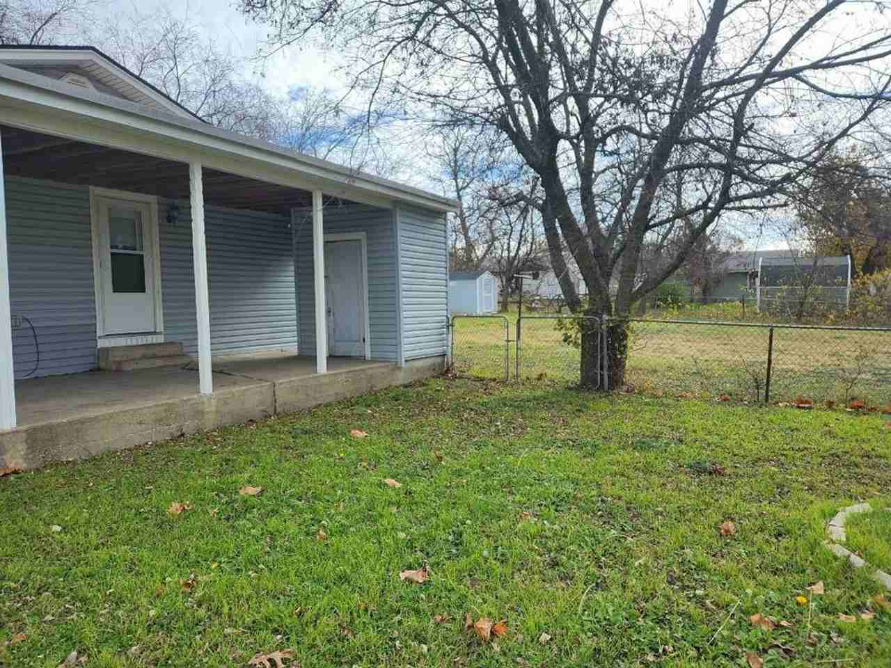 112 W Oconnell St - Photo 3 of 17