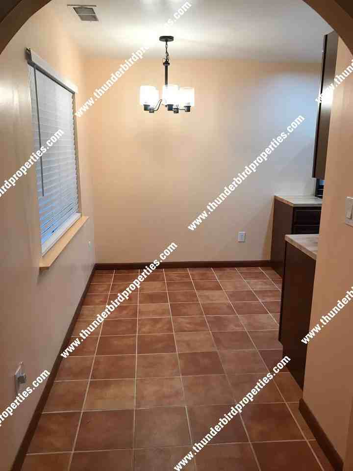 1317 San Mateo Blvd Se - Photo 5 of 9