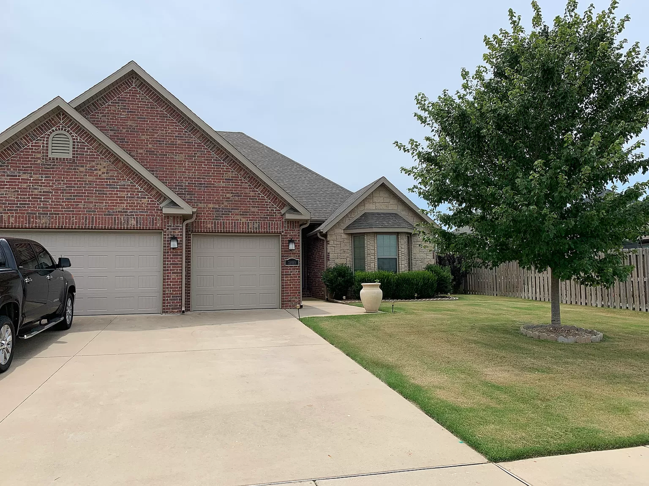 3905 Sw Gemstone Blvd - Photo 2 of 23