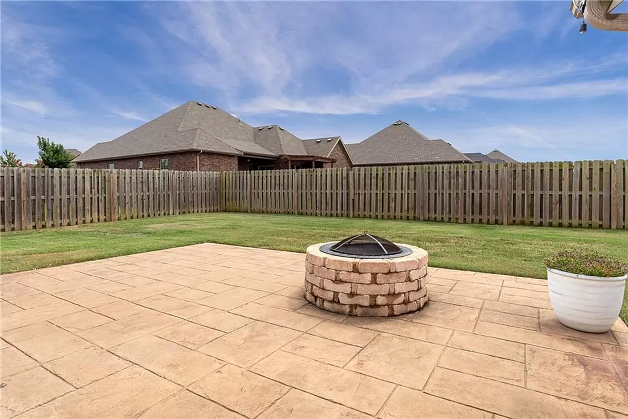 3905 Sw Gemstone Blvd - Photo 3 of 23