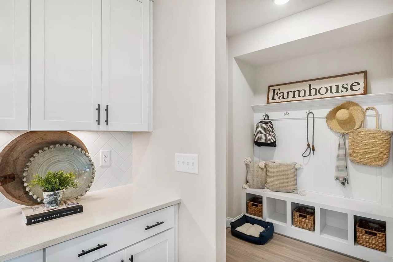 108 Gunderson Ln - Photo 2 of 41