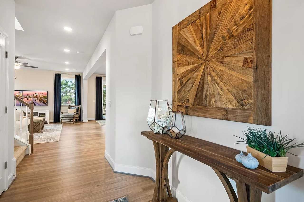 108 Gunderson Ln - Photo 4 of 41