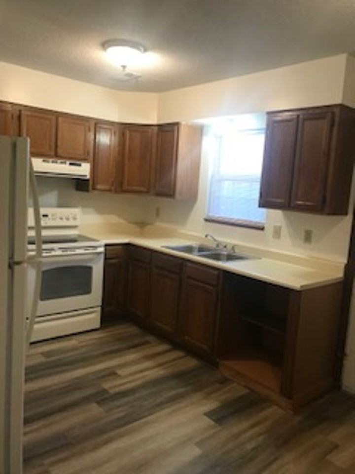 1005 Raleigh St - Photo 2 of 17