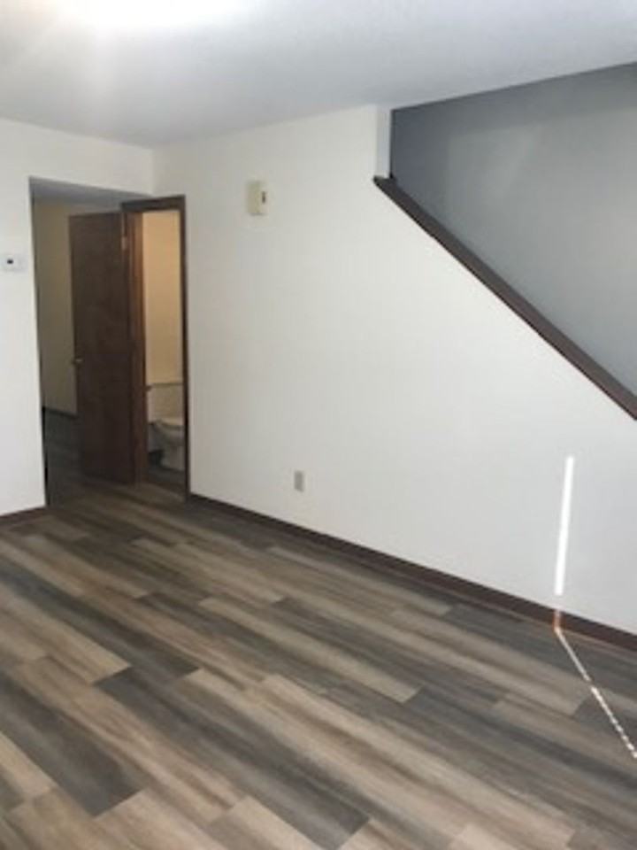 1005 Raleigh St - Photo 4 of 17