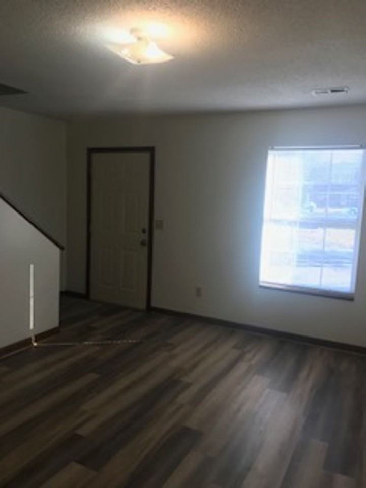 1005 Raleigh St - Photo 5 of 17