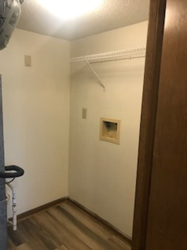 1005 Raleigh St - Photo 6 of 17