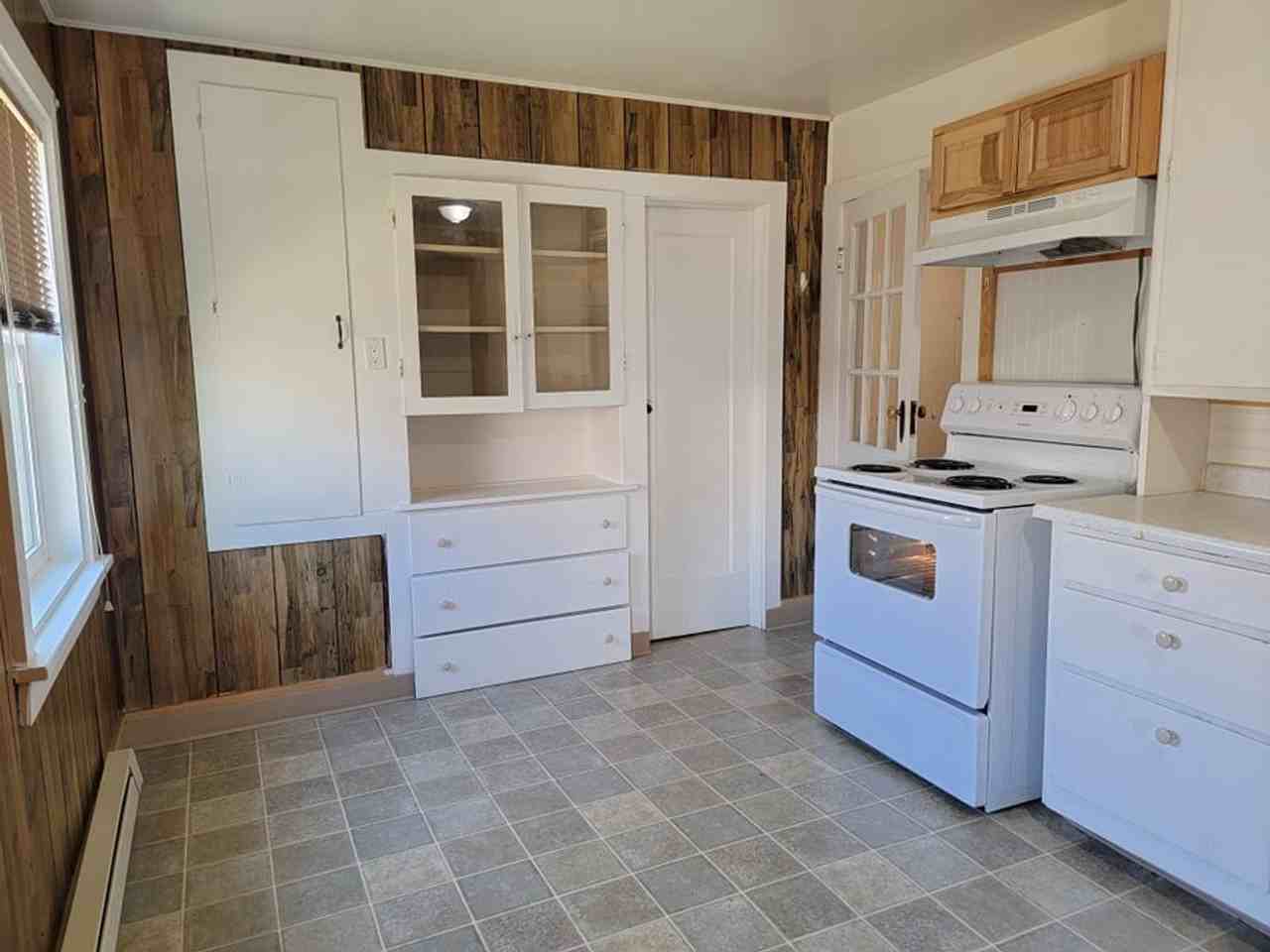 110 E Allyn St - Photo 2 of 10