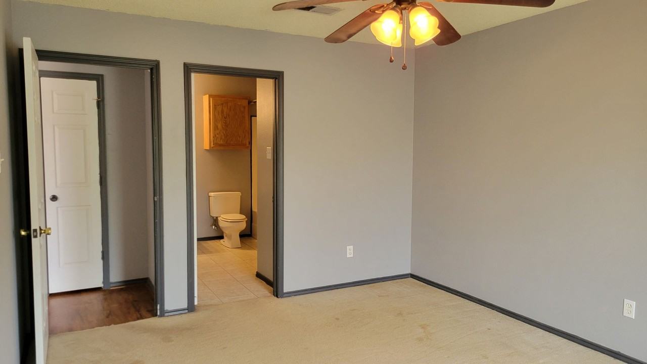 2709 108th St ## 2 - Photo 5 of 16