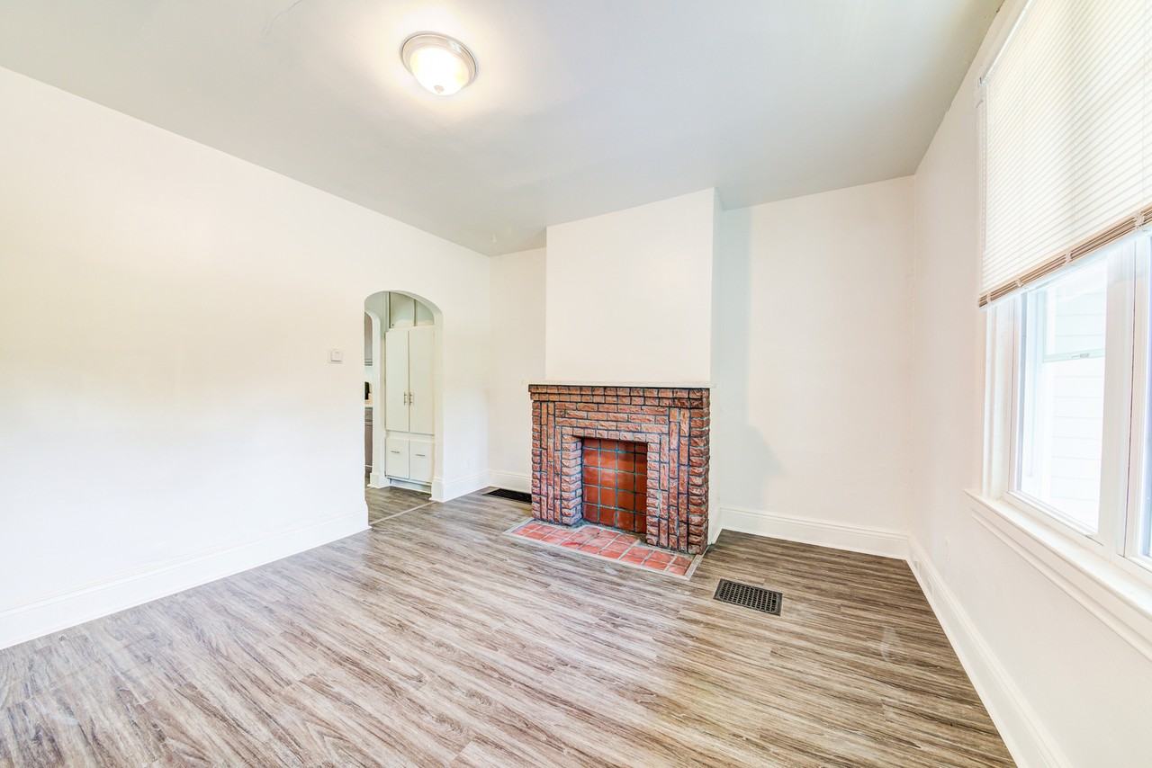 226 Cedarhurst St - Photo 3 of 26
