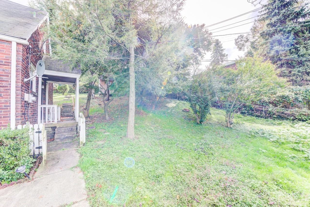 2475 Woodward Ave - Photo 3 of 27