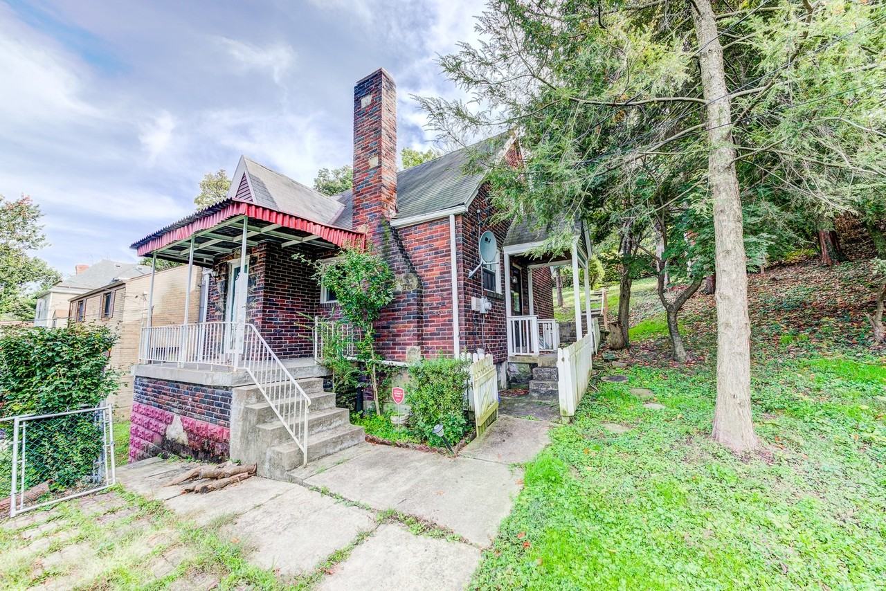 2475 Woodward Ave - Photo 4 of 27