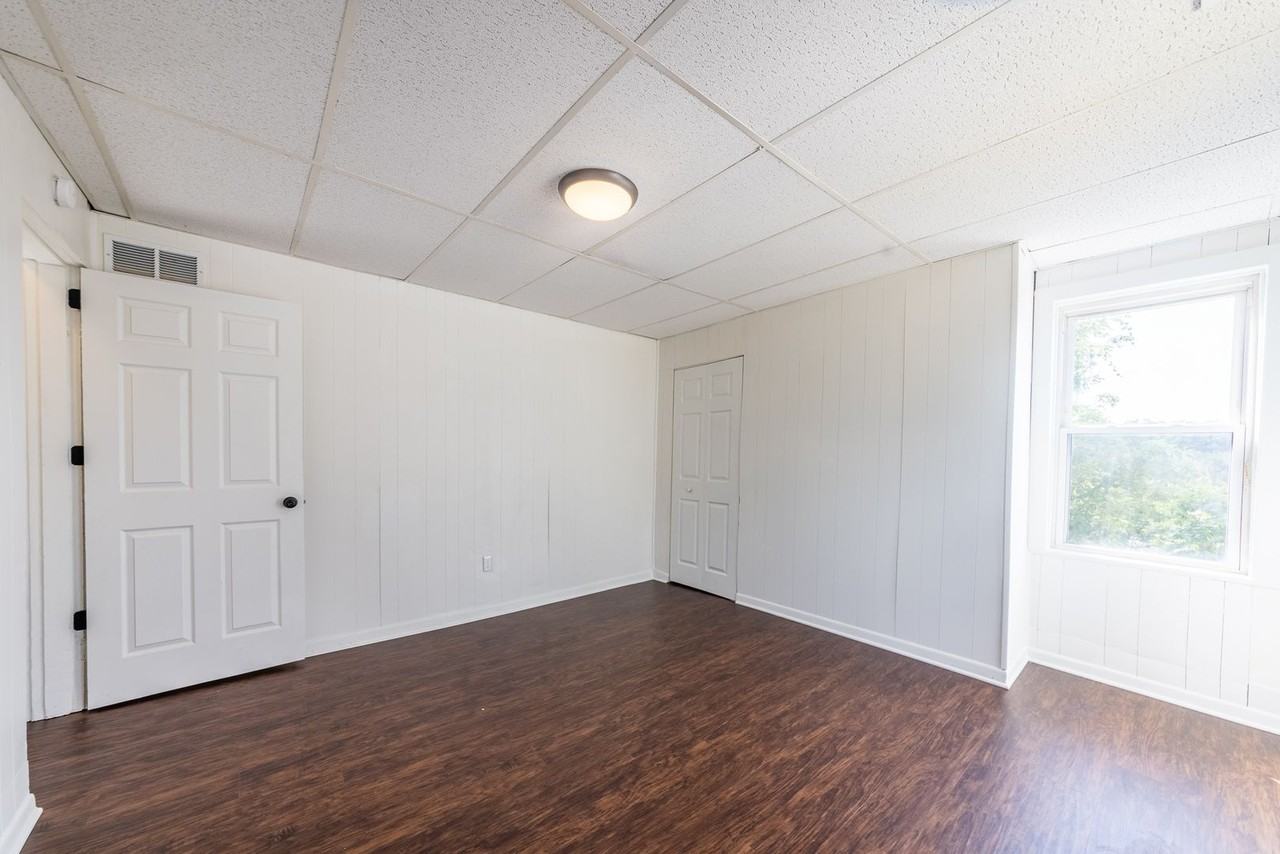 406 Knox Ave - Photo 3 of 26