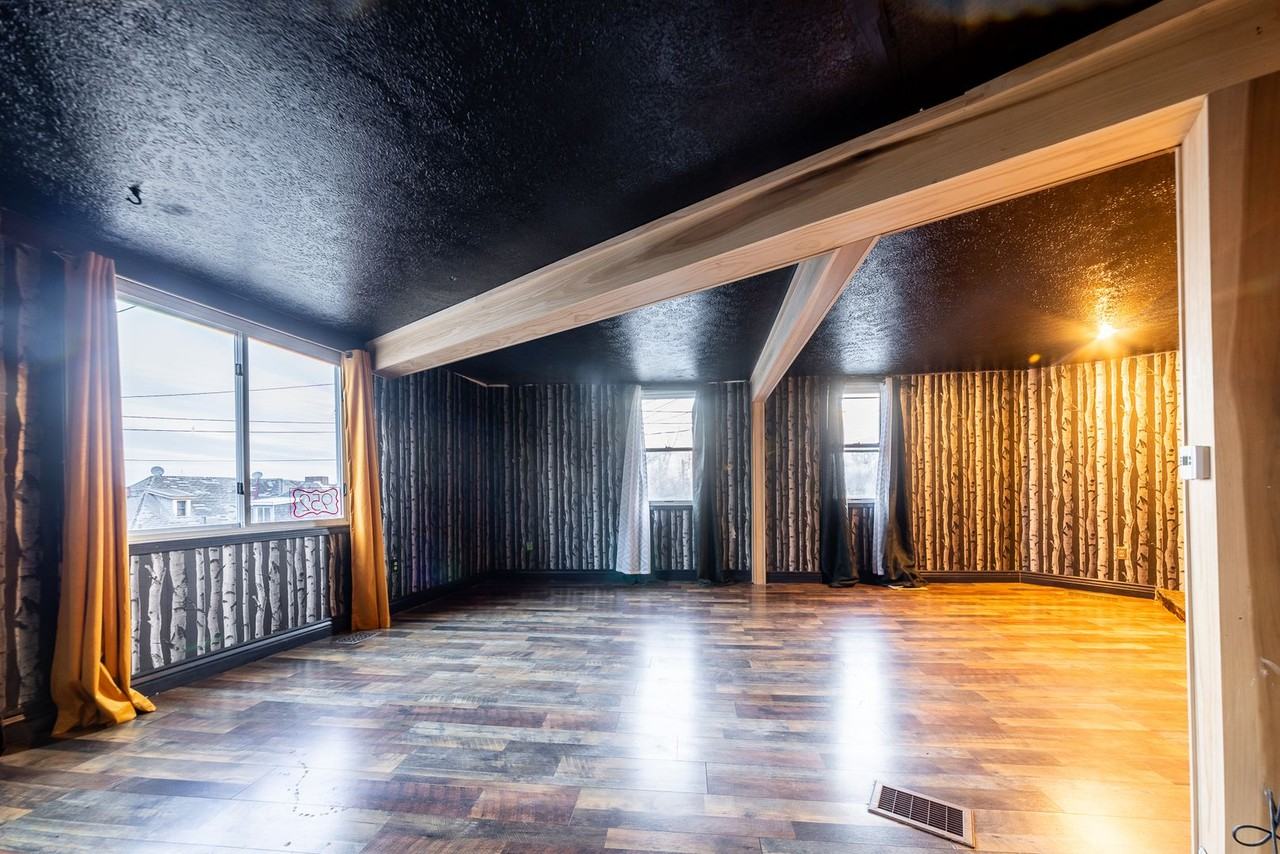 952 Freeland St - Photo 3 of 34