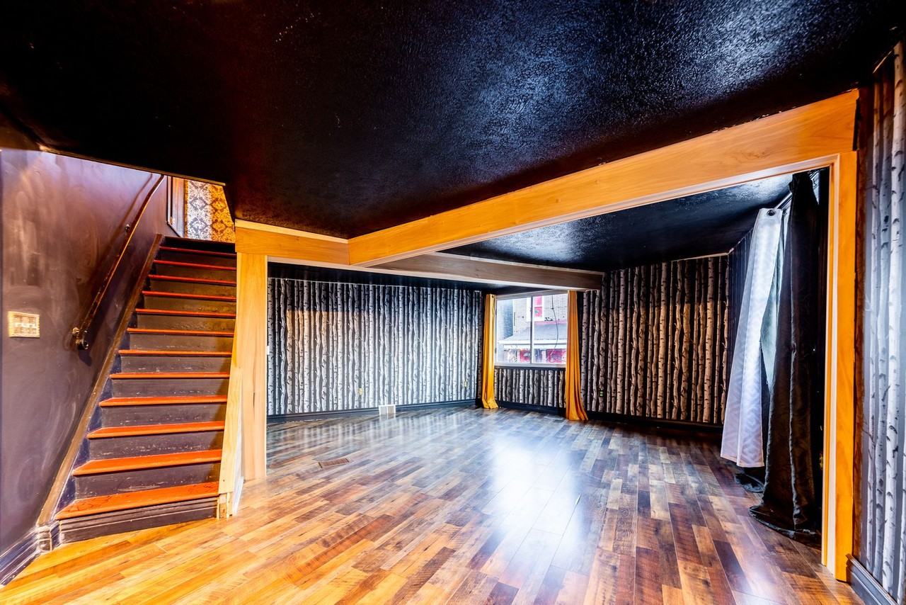 952 Freeland St - Photo 4 of 34