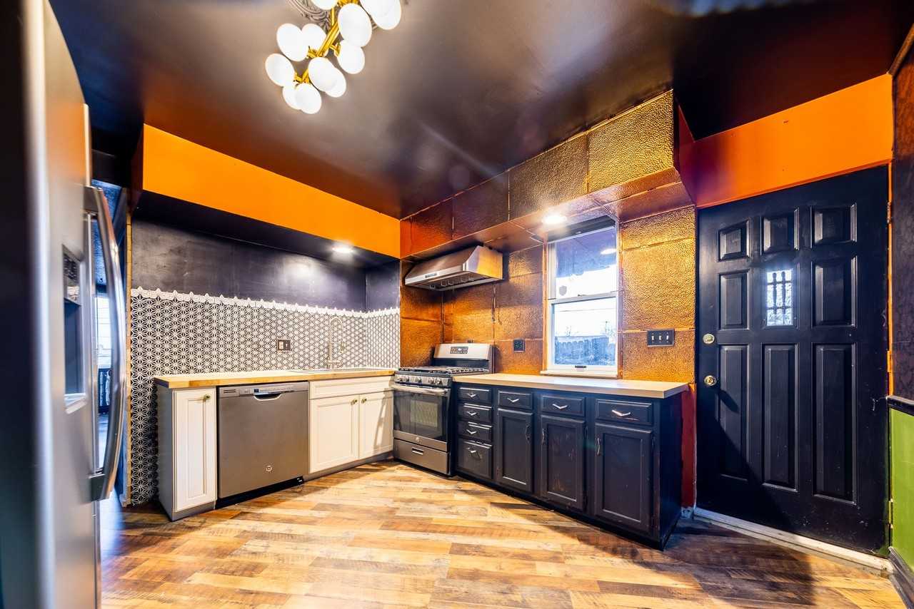 952 Freeland St - Photo 6 of 34