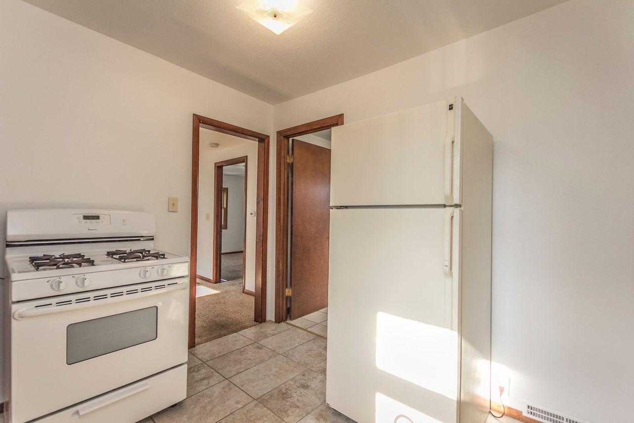 3421 Thompson Ave - Photo 4 of 10