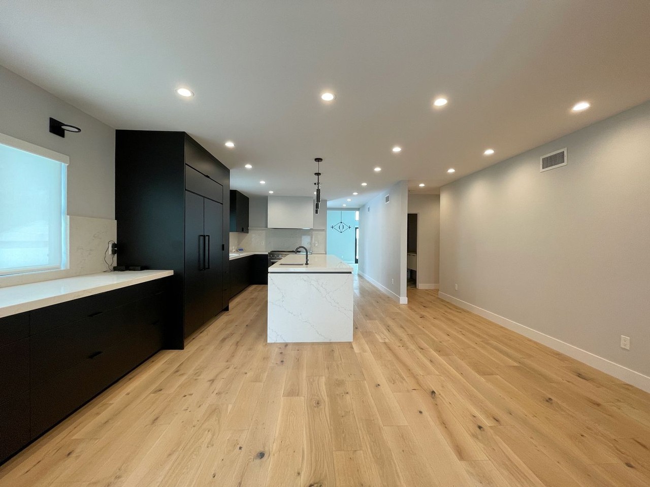 2240 Patricia Ave - Photo 5 of 30