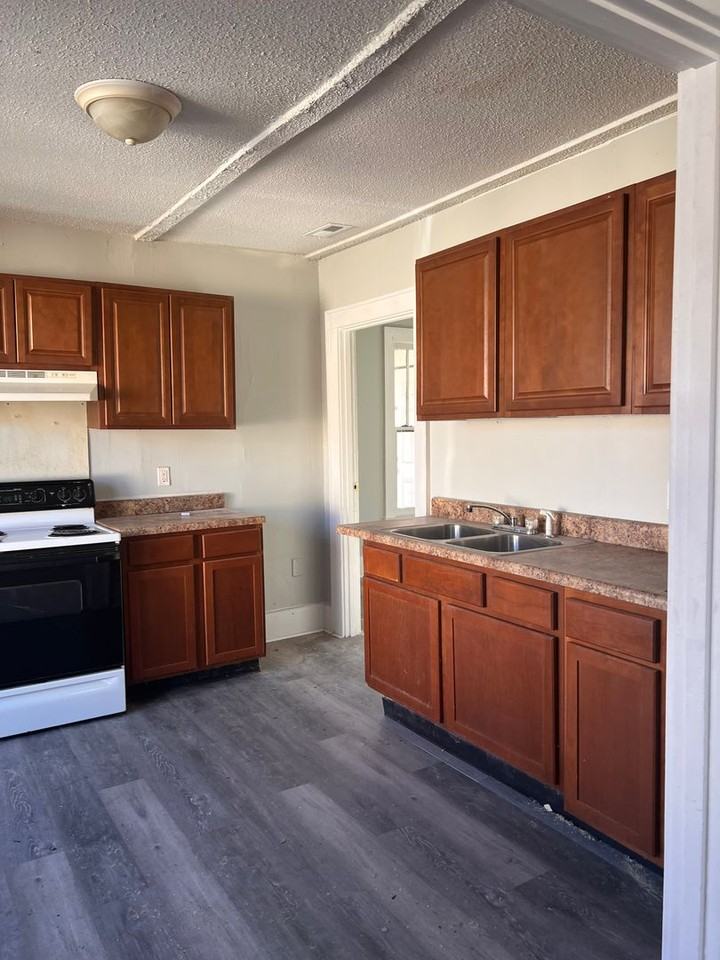 722 Indian Ave - Photo 3 of 7