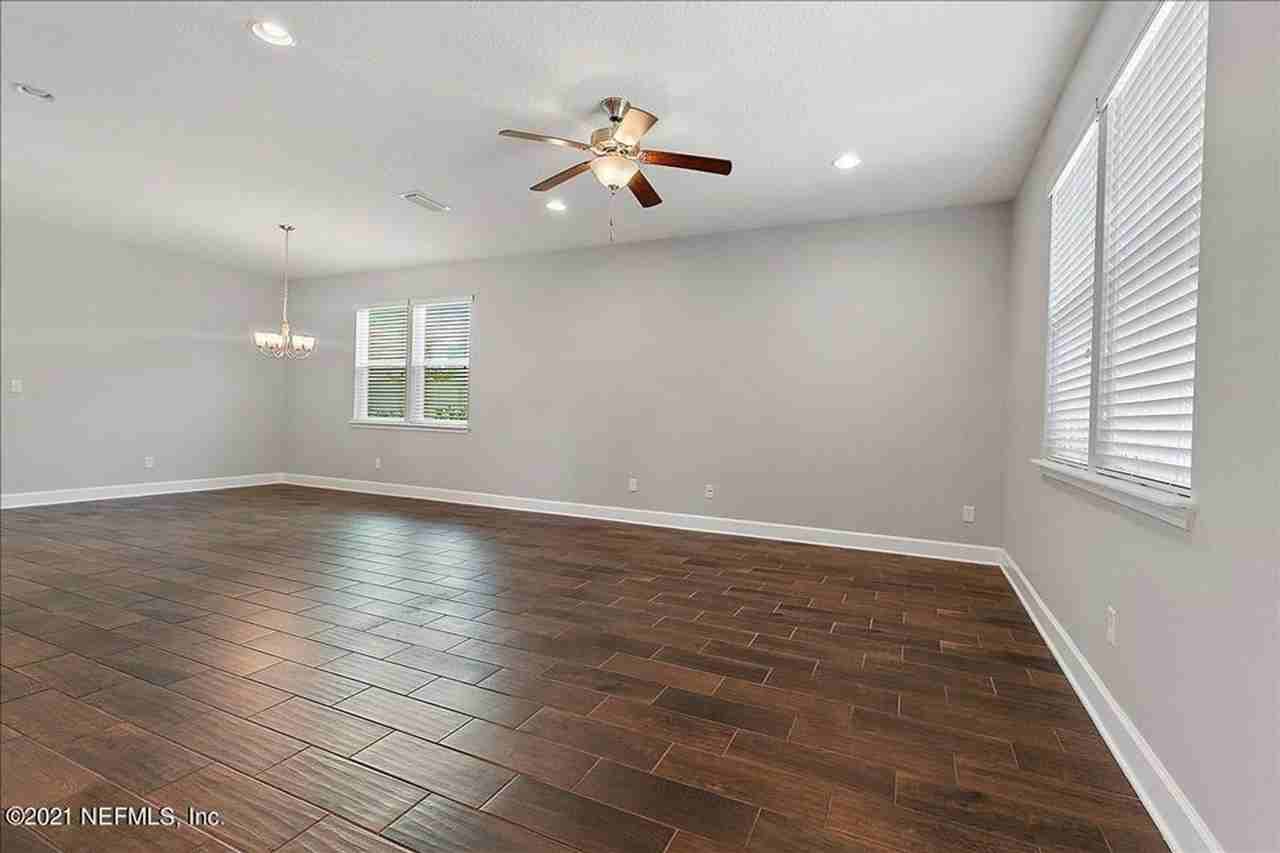 1021 Seaside Dr N - Photo 3 of 29
