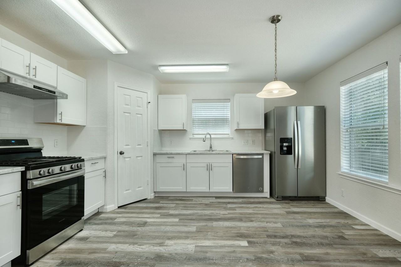 4620 Acers Ln - Photo 3 of 15