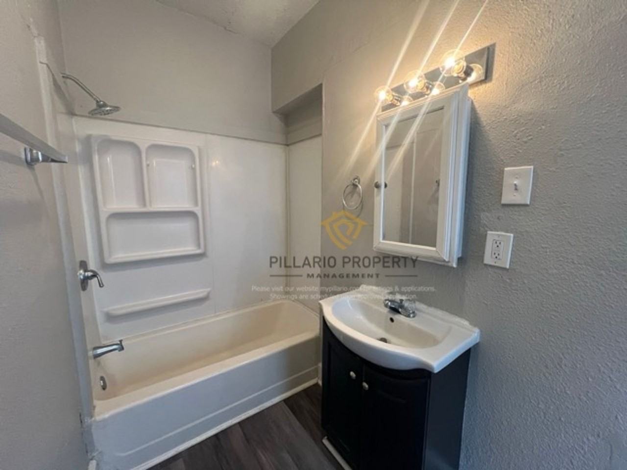 3655 N Kenwood Ave - Photo 3 of 15