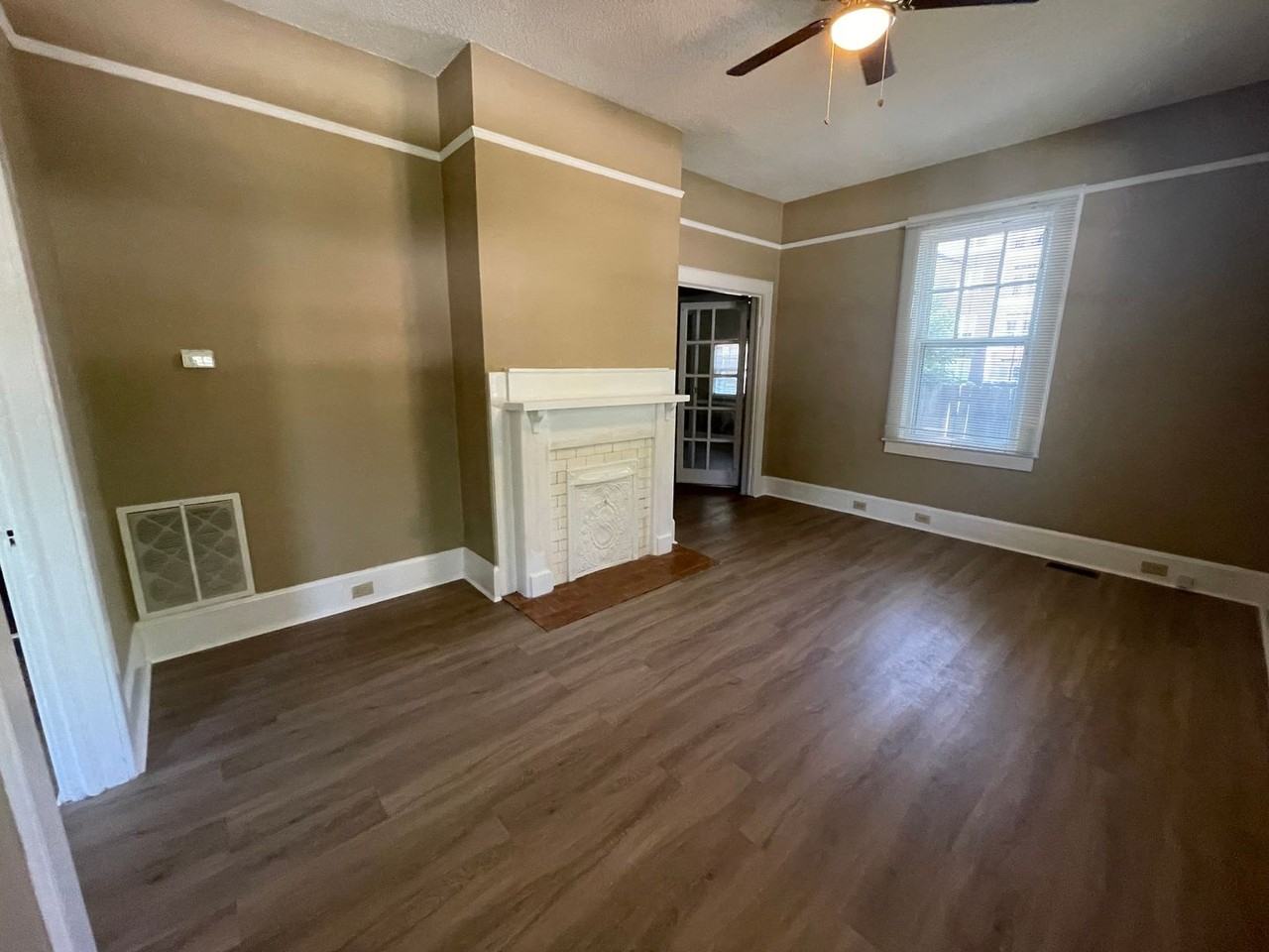 802 Maple St - Photo 2 of 19