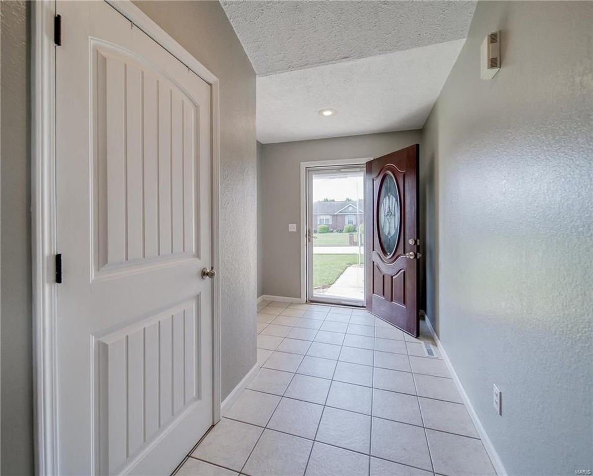 1507 Overland Dr - Photo 2 of 14