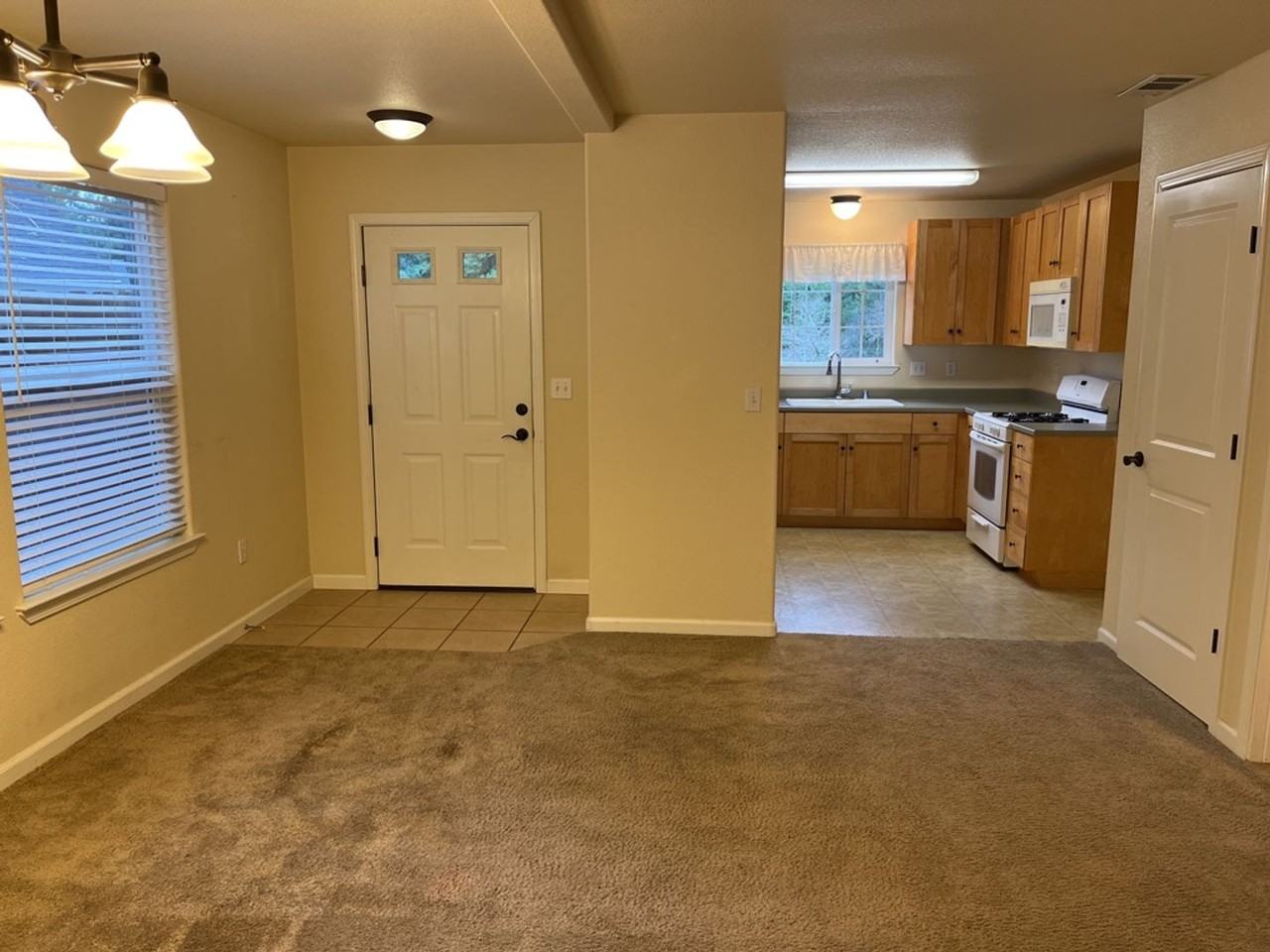 2060 Foxwood Dr - Photo 2 of 22