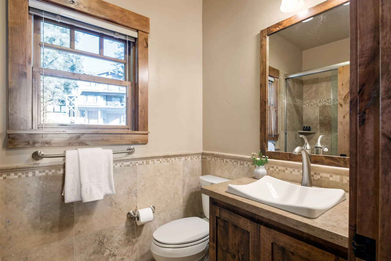 7137 N Lake Blvd - Photo 2 of 32