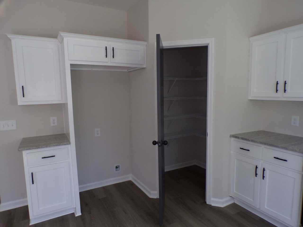 2398 Meadow Ln - Photo 3 of 23