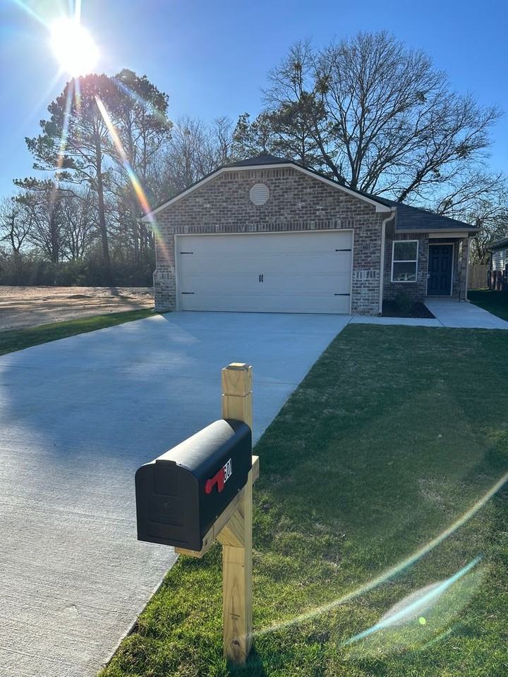 601 Savannah St - Photo 2 of 21