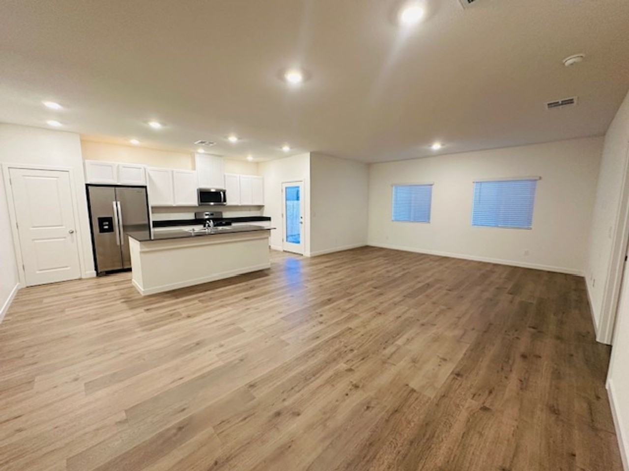 1823 Hickory Ln - Photo 2 of 11