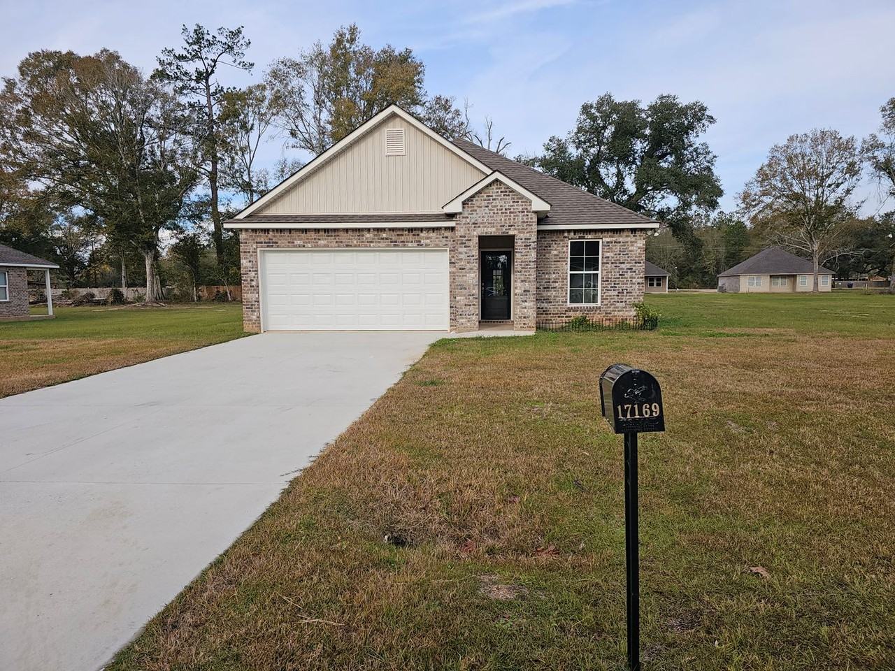 17169 Cherokee Trce - Photo 2 of 11