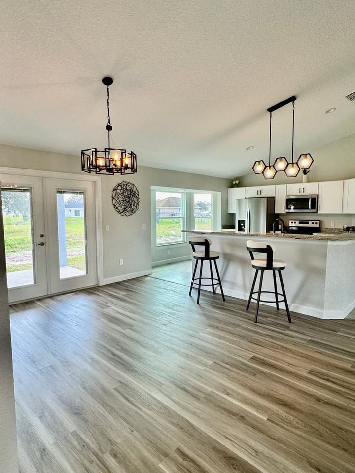 2711 Se 77th Ave - Photo 2 of 12