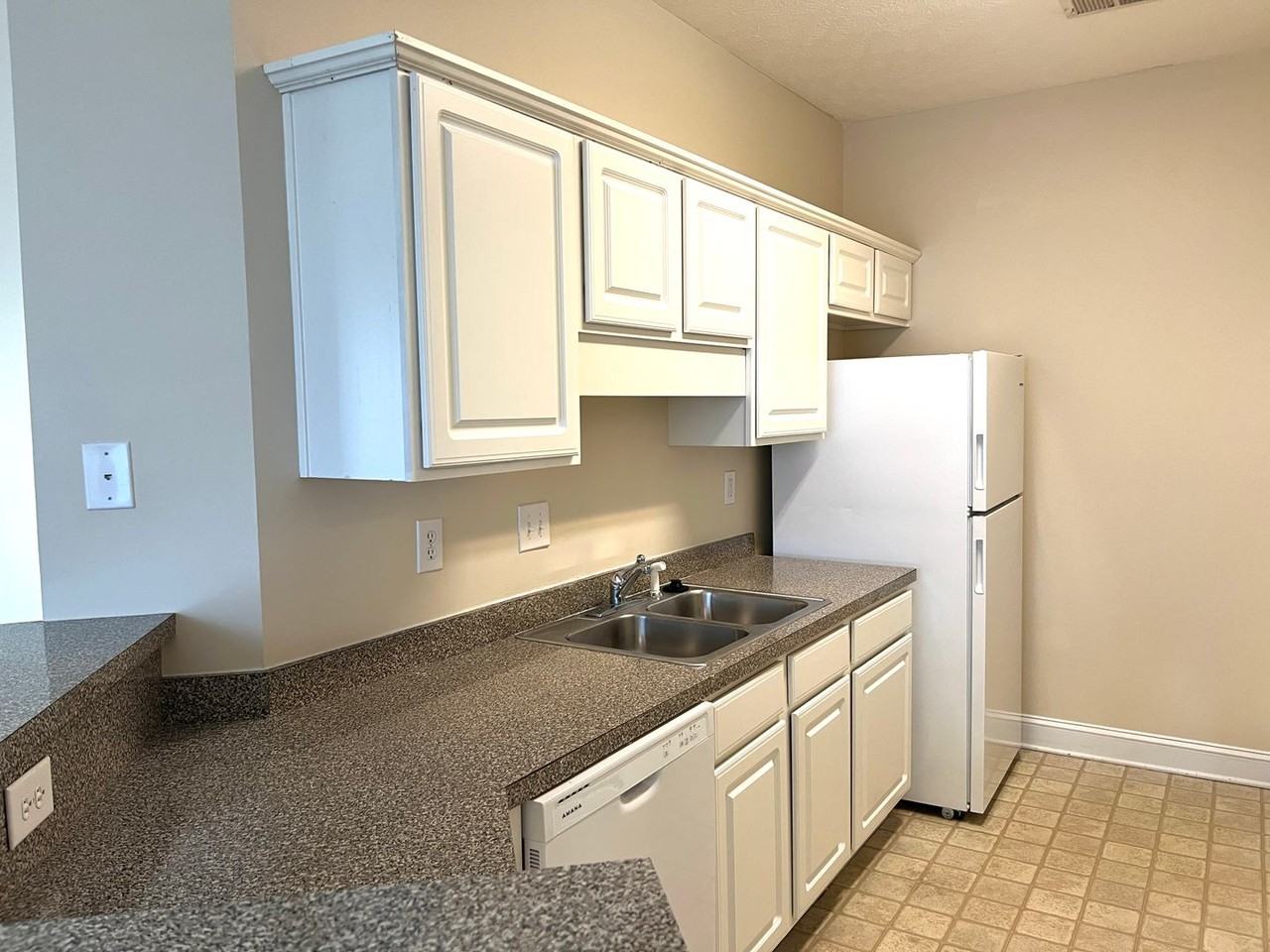 114 Fountain Pointe Ln - Photo 3 of 17