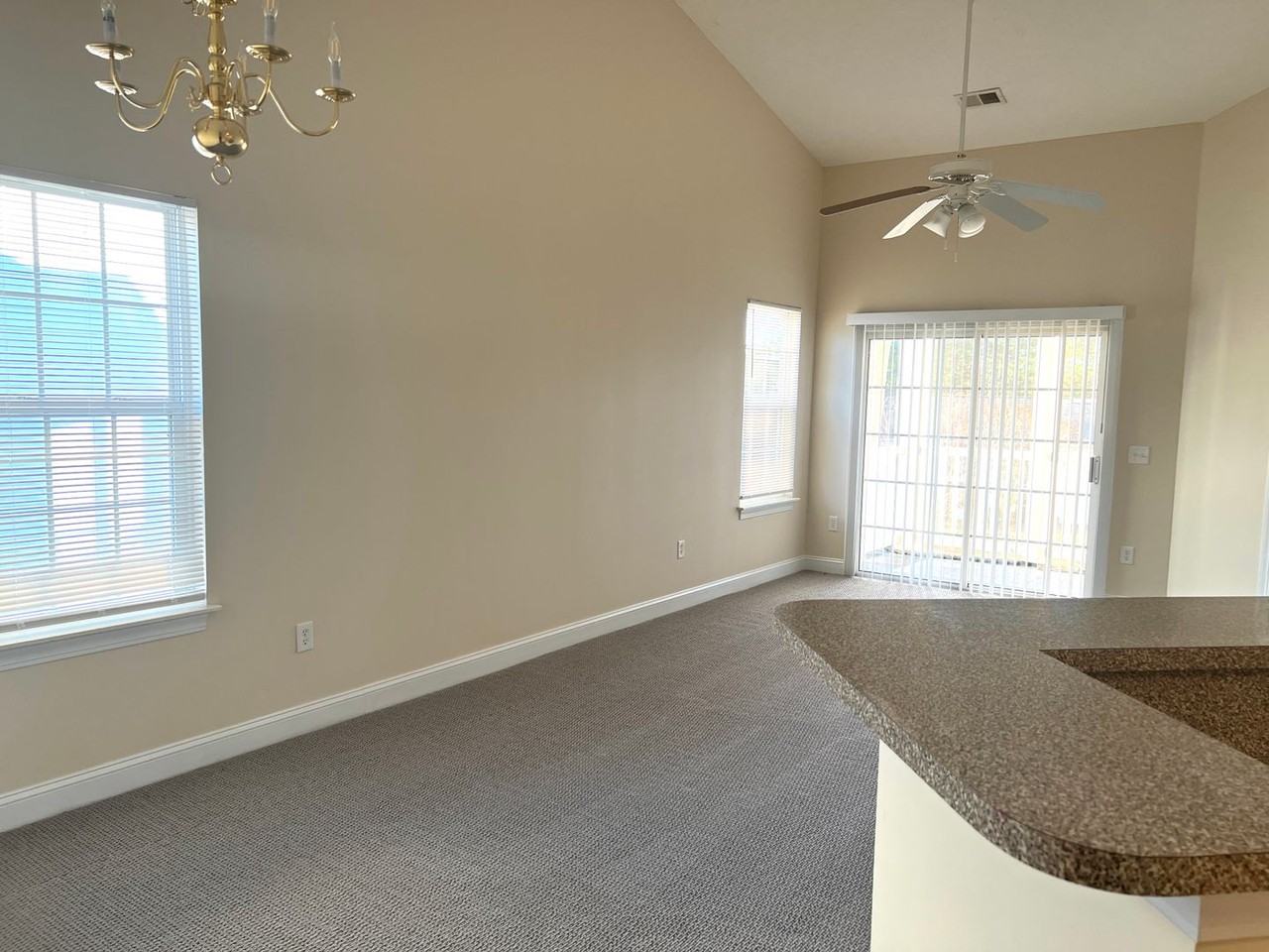 114 Fountain Pointe Ln - Photo 5 of 17