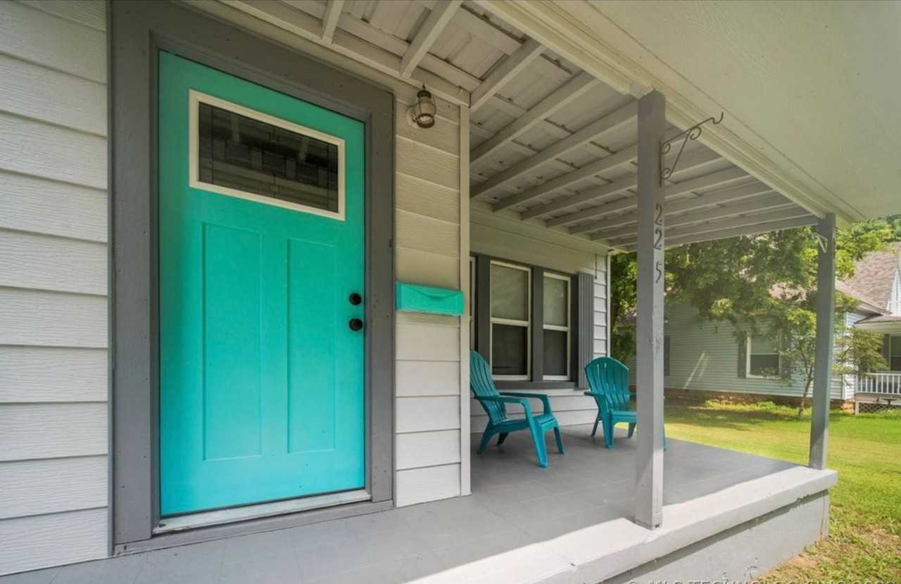 225 S Brewer St - Photo 2 of 15