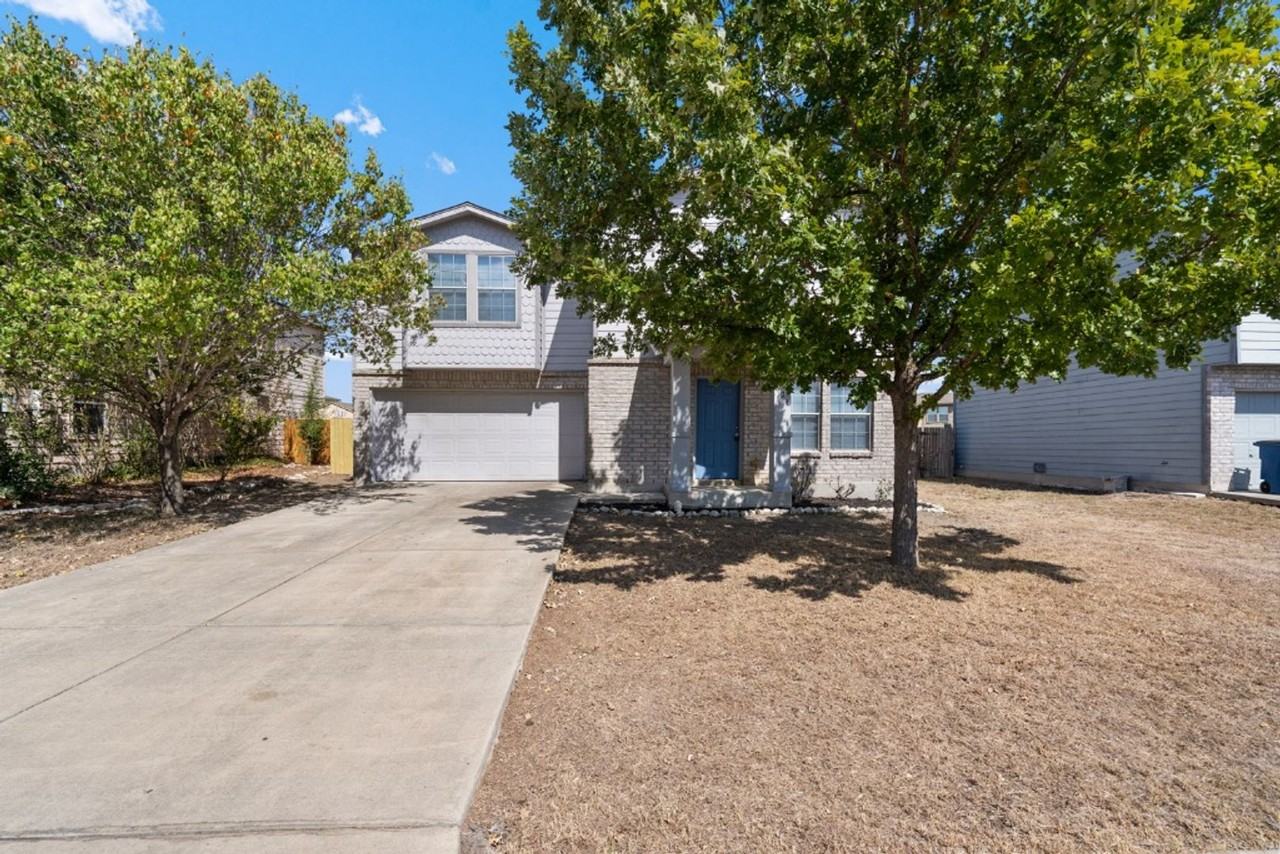 624 Nw Crossing Dr - Photo 2 of 25