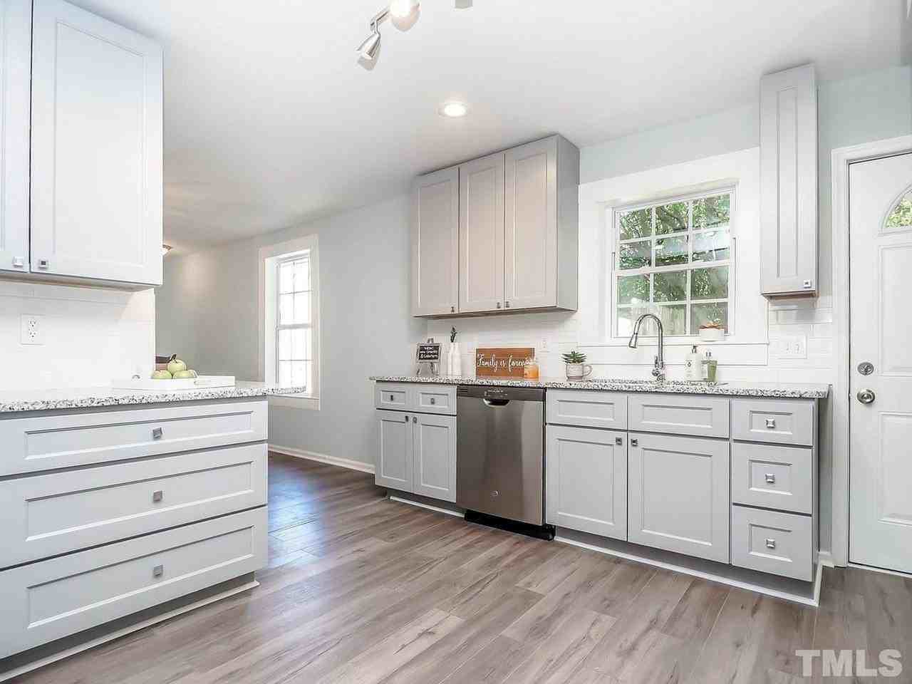 1104 Chester St - Photo 2 of 28