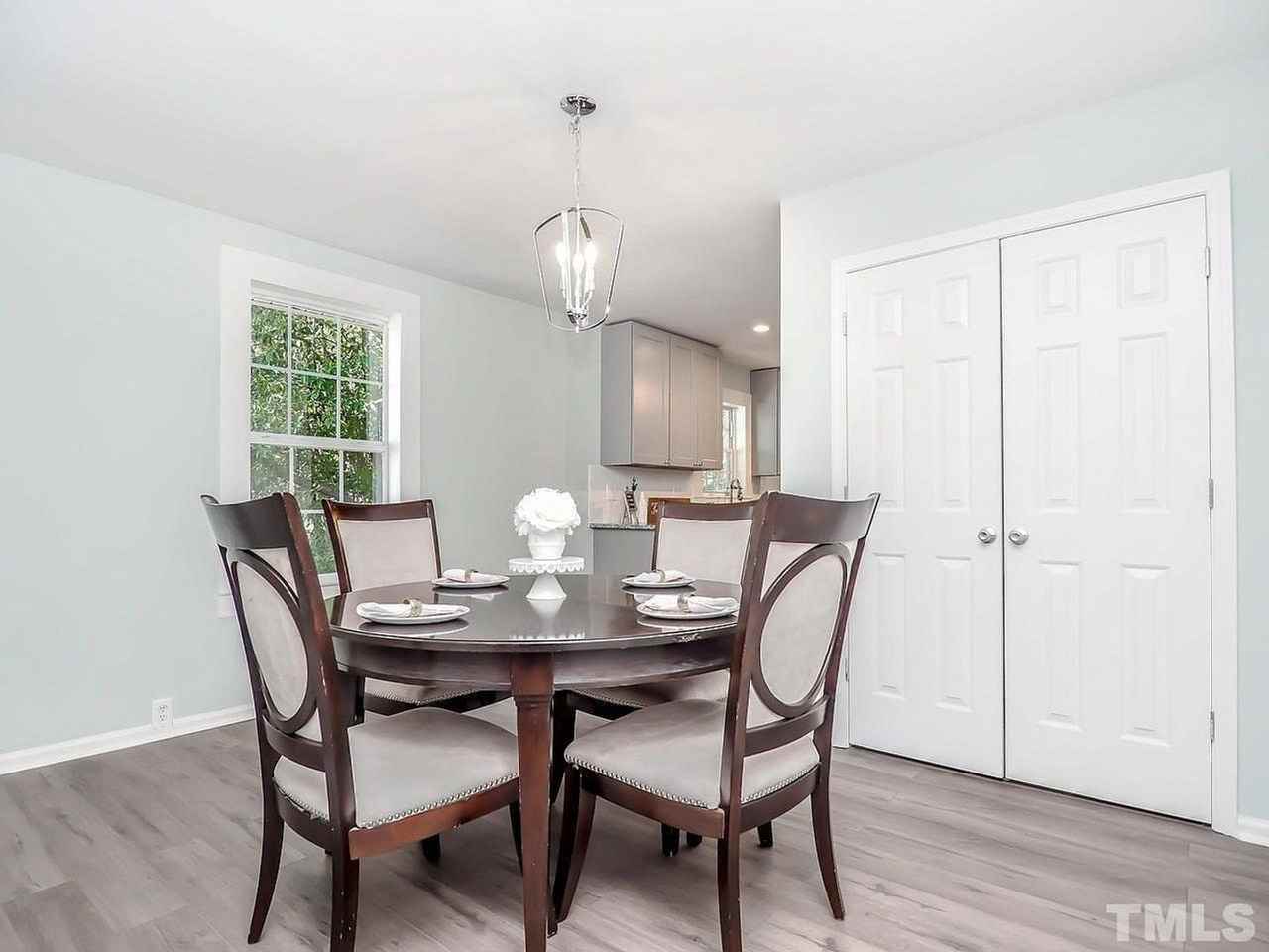 1104 Chester St - Photo 4 of 28