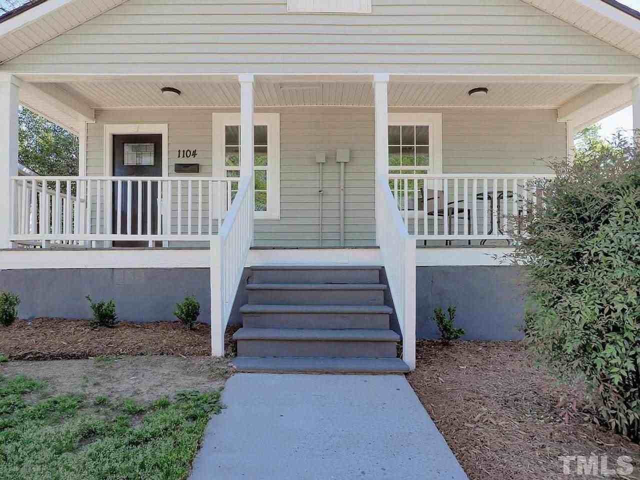 1104 Chester St - Photo 5 of 28