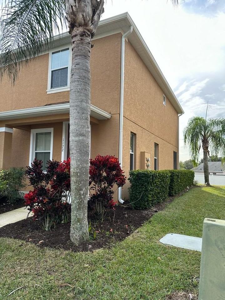 1172 Chelsea Dr - Photo 2 of 16
