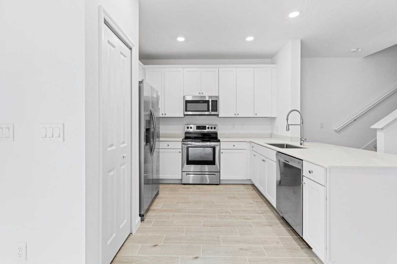 698 Nw 126th Ter - Photo 4 of 23