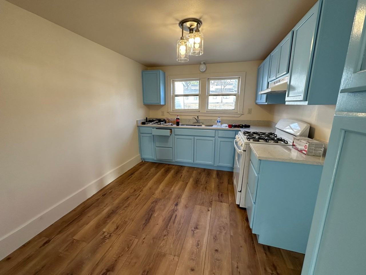 504 W Elm St - Photo 2 of 8