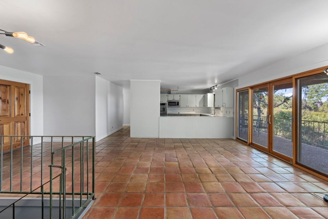 103 Comet - Photo 5 of 38