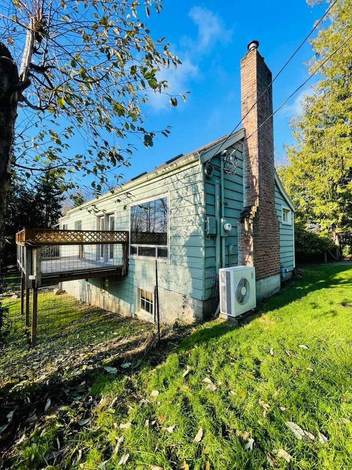 1100 32nd St - Photo 2 of 33