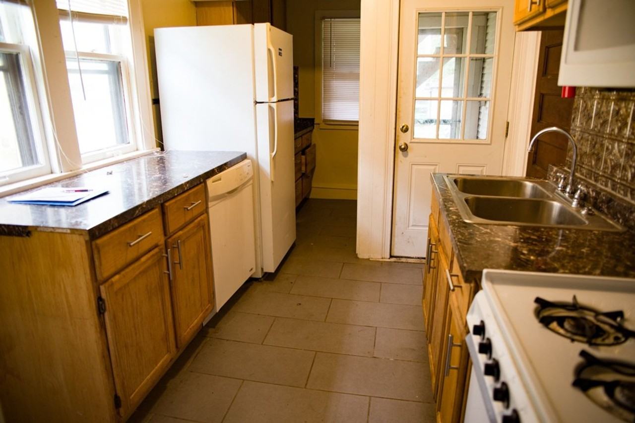 1054 24th Ave Se - Photo 7 of 10