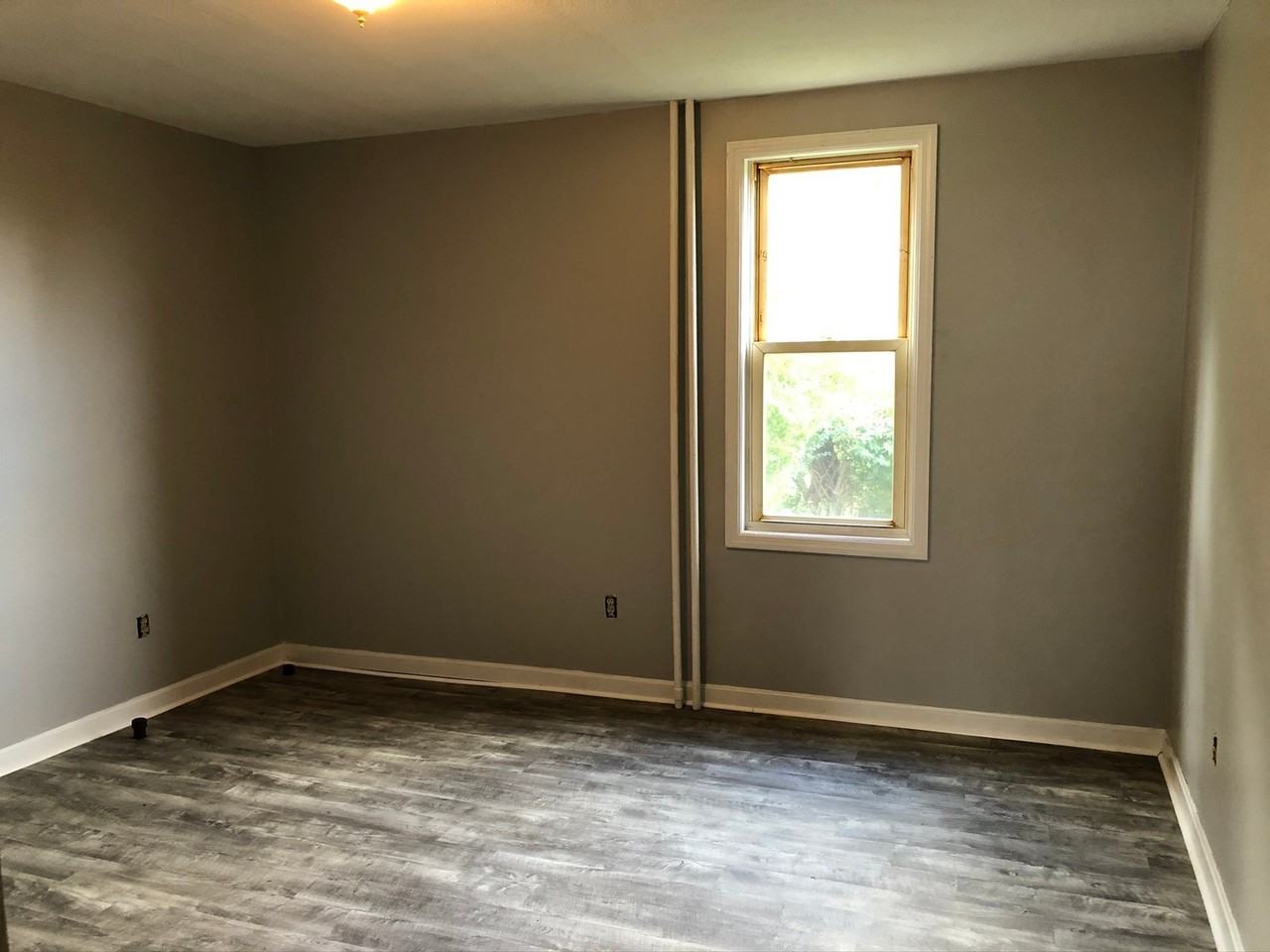 318 Boroview Ave - Photo 2 of 8