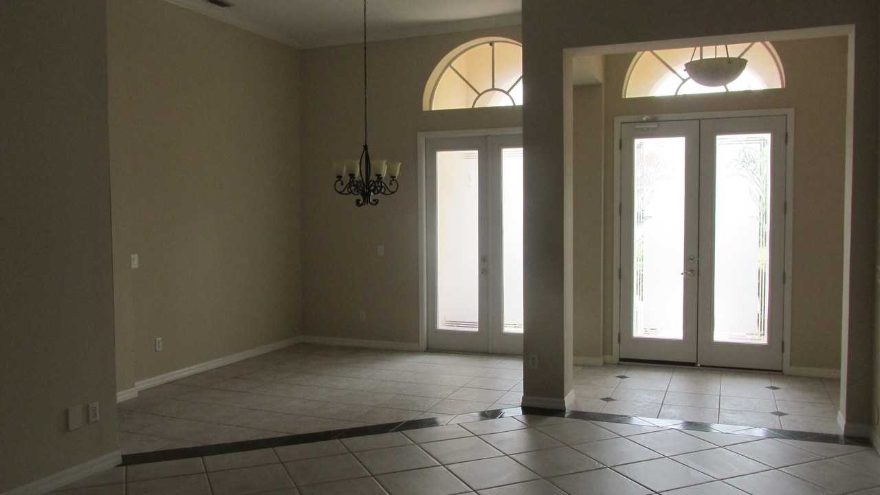 8807 Oak Landings Ct - Photo 4 of 20